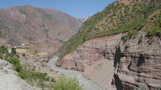 Am-Pamir-Highway-von-Dushanbe-in-den-hohen-Pamir