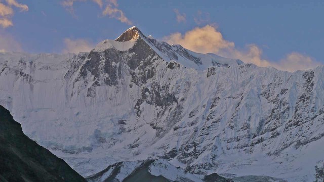 Aufstieg-ins-Hochlager-des-Chulu-Far-East