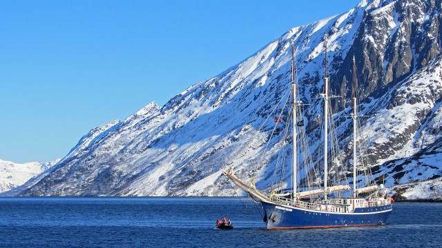Bald-startet-die-Skitouren-Kreuzfahrt-im-Norden-von-Norwegen