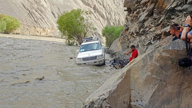 Abenteuerliche-Fahrt-durch-das-Bartang-Tal