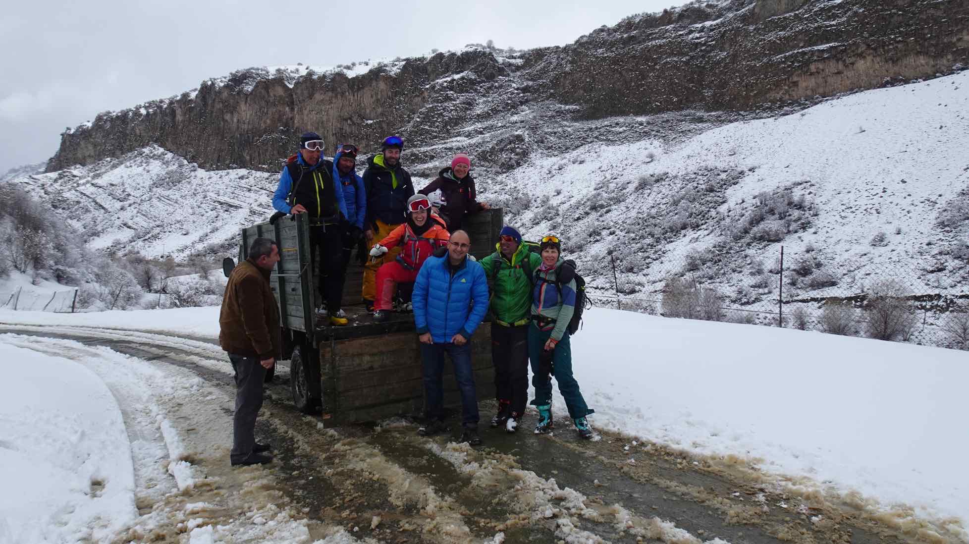 Fahrt retour mit dem UAZ Gel&auml;ndewagen