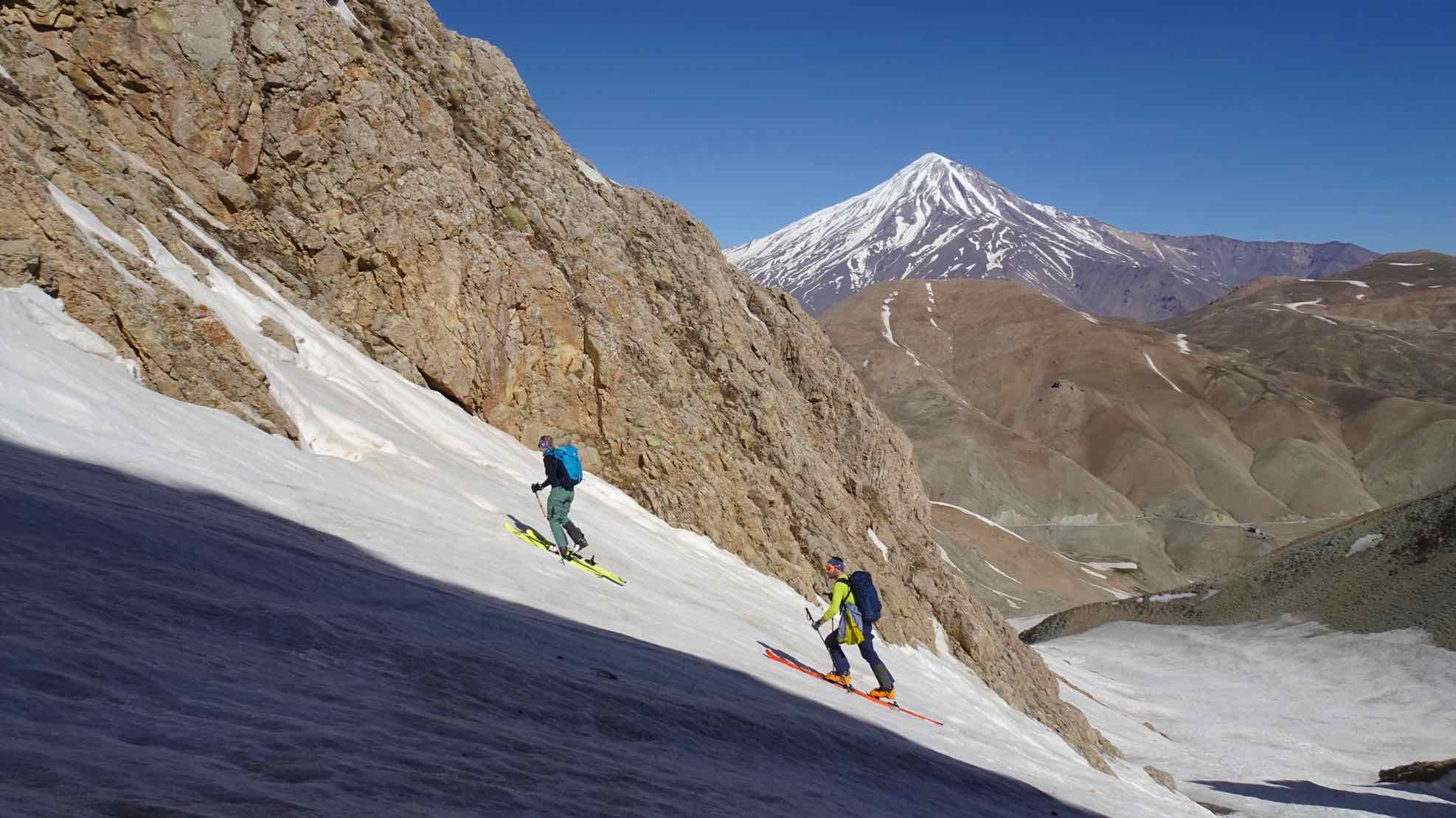 Aufstieg mit Damavand im Hintergrund