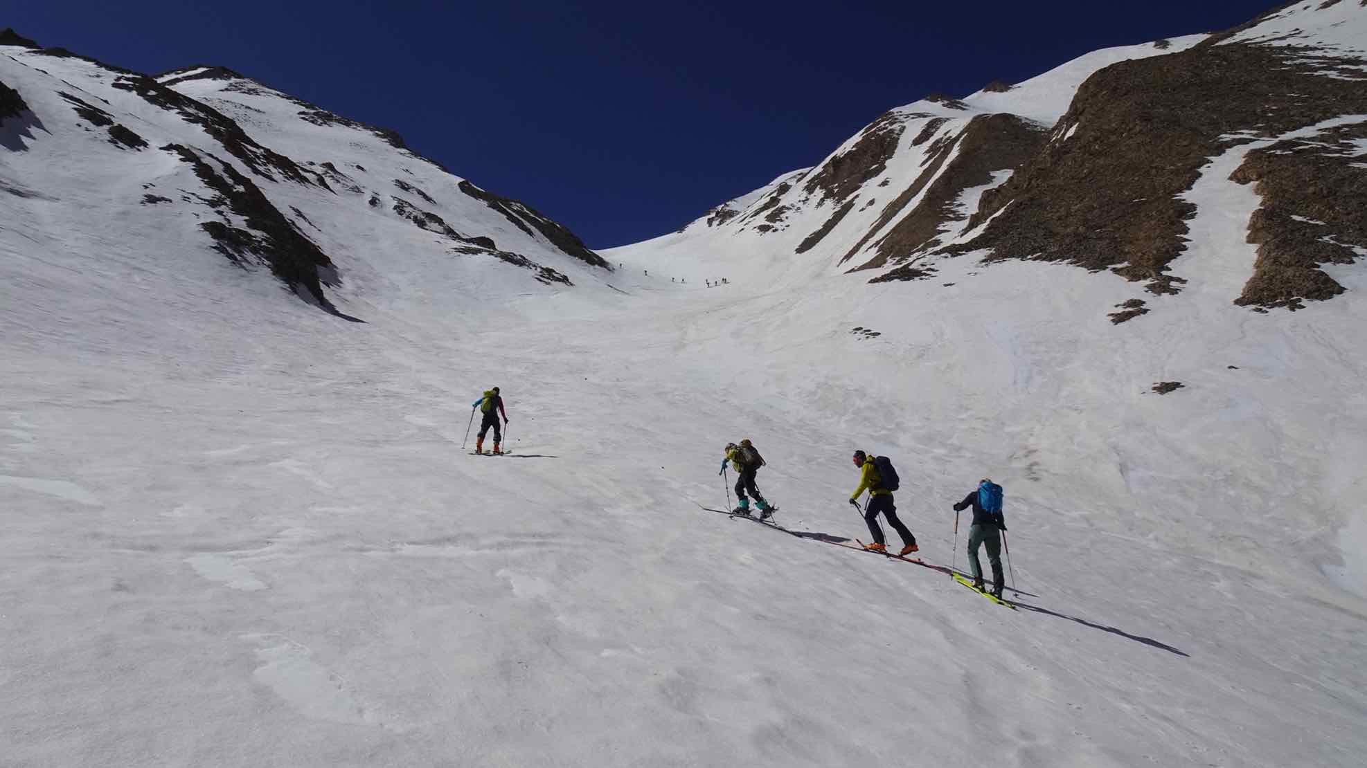Aufstieg im harten Firn
