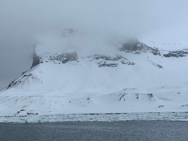 Zurunduuml;ck-in-Longyearbyen